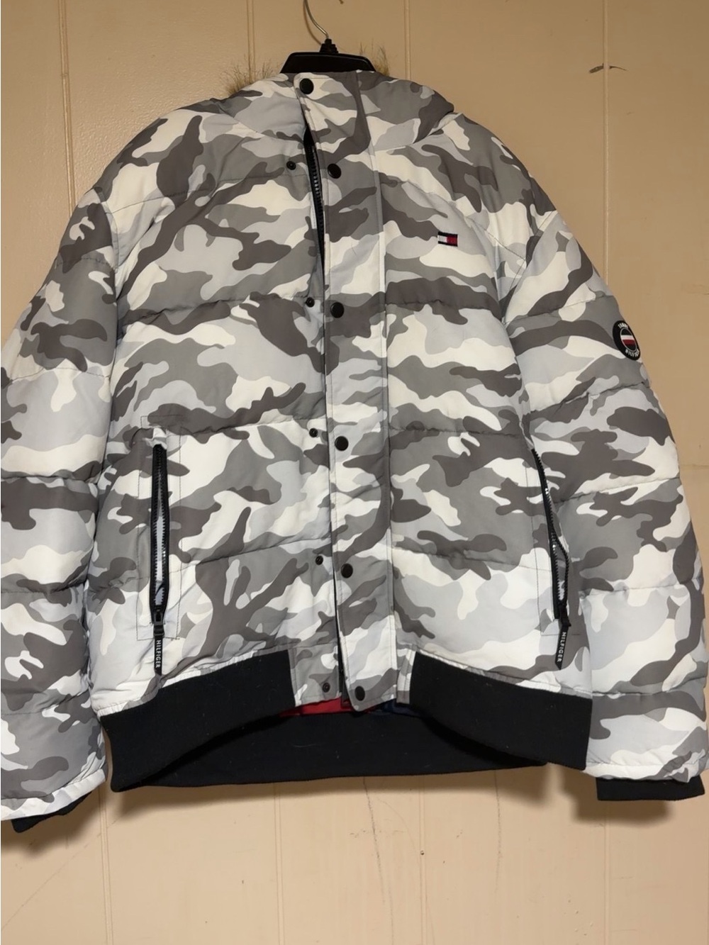 Tommy Hilfiger Men’s Gray & White Camo Puffer Jacket